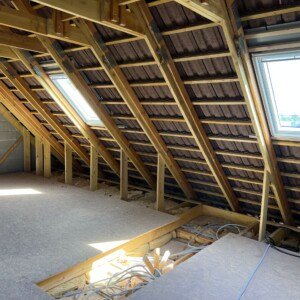 Aménagement de combles à Varreddes avec plancher bois et fenêtres de toit Velux – réalisation Moreno Création. Aménagement de combles à Varreddes avec pose de plancher bois et fenêtres de toit Velux – Moreno Création