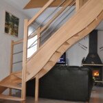 Escalier sur mesure en hêtre, design contemporain et épuré signé Moreno Création. Escalier sur mesure en hêtre sans contremarches à quart tournant fabriqué par Moreno Création à Acy-en-Multien